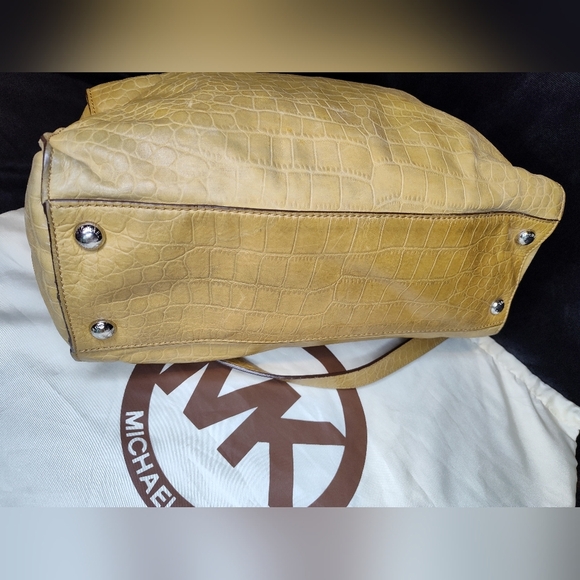 EUC Michael Kors Croc Embossed Handbag W/Jacquard Logo Lining With Dust Bag 🖤 - Picture 11 of 11